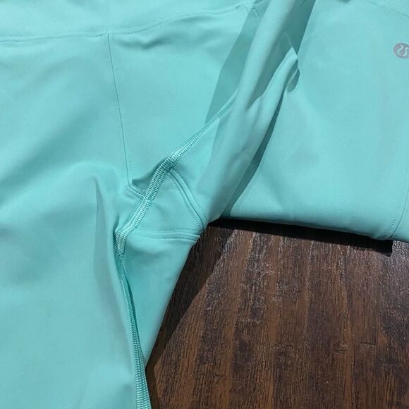 Lululemon On Pace Biker mint green Shorts *10" inseam size 4 - Picture 5 of 9